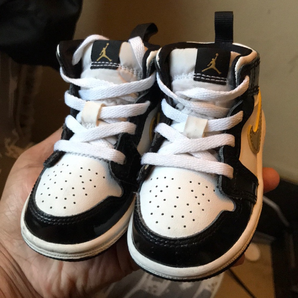 Retro Jordan 1s (td)